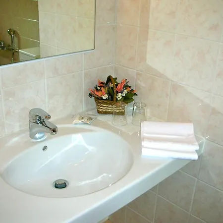Otel Nevada 3*